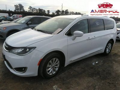 Biały Używany 2019 Chrysler Pacifica Touring SUV | 82 000 zł