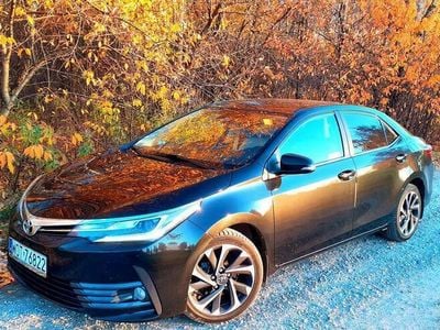 Używany Toyota Corolla 132 KM (97 kW) 2017 Czarny Hatchback
