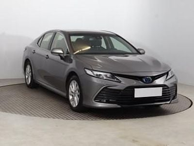 Używany Toyota Camry 218 KM (160 kW) 2021 Szary Sedan/Limuzyna