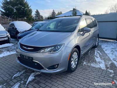 Szary Używany 2018 Chrysler Pacifica Minivan | 79 800 zł