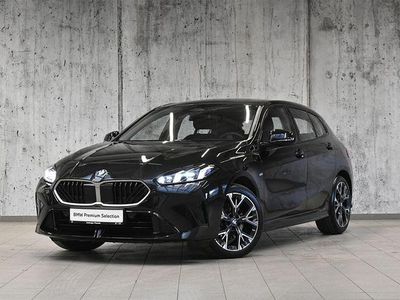 Używany BMW 118 Shadowline 150 KM (110 kW) 2025 Czarny szafir metalizowany Hatchback