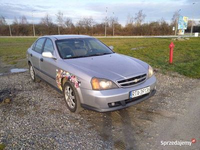 używany Chevrolet Evanda zero rdzy bezawaryjny.