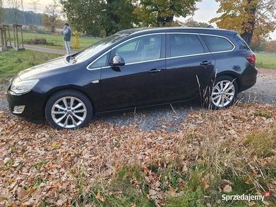 Czarny Używany 2011 Opel Astra Kombi | 17 900 zł (Uczciwa cena)