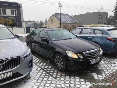 Używany Mercedes E200 136 KM (100 kW) 2010 Czarny Sedan/Limuzyna