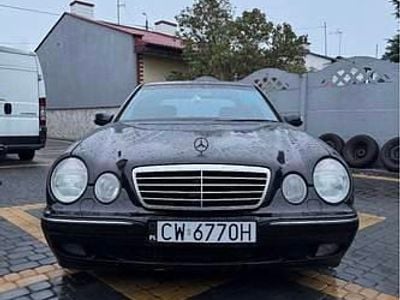 Używany Mercedes E320 2001 Czarny Sedan/Limuzyna
