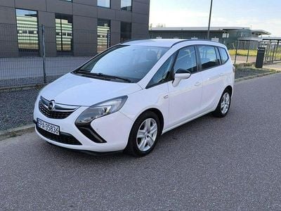 Biały Używany 2016 Opel Zafira Tourer Minivan | 25 400 zł