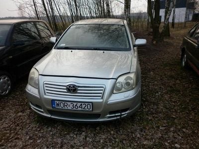 Używany Toyota Avensis 116 KM (85 kW) 2005 Srebrny Sedan/Limuzyna