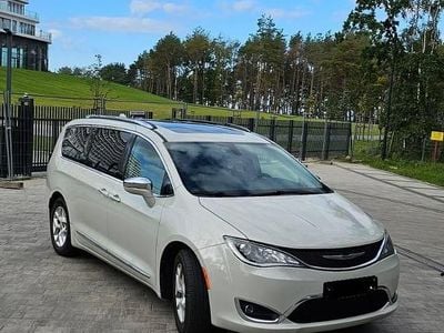 Szary Używany 2019 Chrysler Pacifica Touring SUV | 93 000 zł (Uczciwa cena)