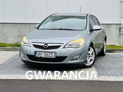 Srebrny Używany 2010 Opel Astra Design Edition Hatchback | 19 900 zł (Uczciwa cena)