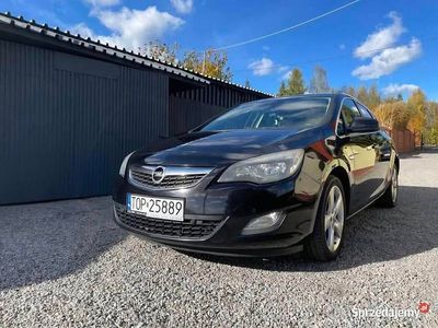 Używany Opel Astra 2010 Czarny Hatchback