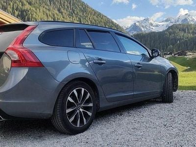 Używany Volvo V60 2017 Szary Kombi