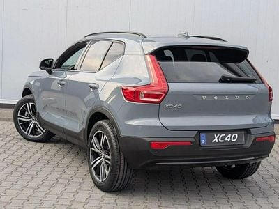 Szary Używany 2023 Volvo XC40 SUV | 135 900 zł (Dobra cena)