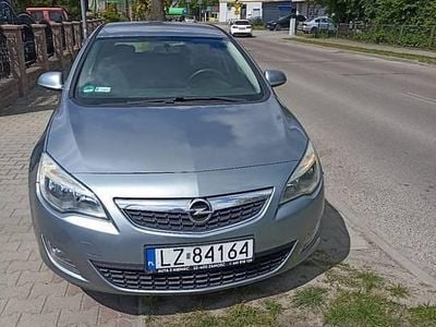 Szary Używany 2011 Opel Astra Hatchback | 18 500 zł (Dobra cena)