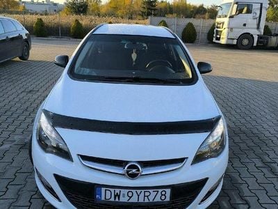 Biały Używany 2013 Opel Astra Kombi | 15 999 zł (Uczciwa cena)