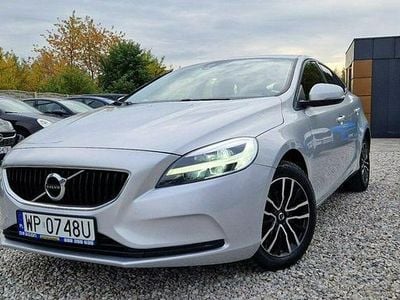 Używany Volvo V40 Momentum 120 KM (88 kW) 2019 Srebrny Kombi