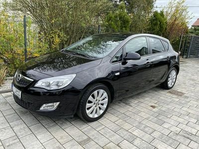 Czarny Używany 2013 Opel Astra Hatchback | 26 900 zł (Dobra cena)