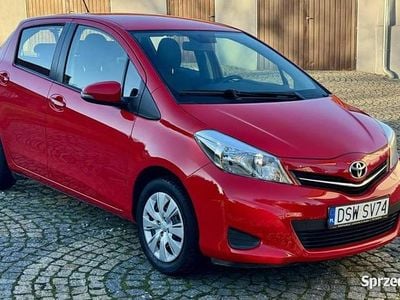 Czerwony (metalik) Używany 2014 Toyota Yaris Hatchback | 28 900 zł (Uczciwa cena)