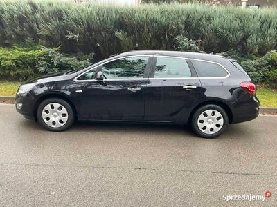 Czarny Używany 2011 Opel Astra Innovation Kombi | 21 999 zł (Uczciwa cena)