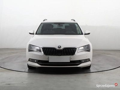 Biały Używany 2016 Skoda Superb Kombi | 53 999 zł (Uczciwa cena)