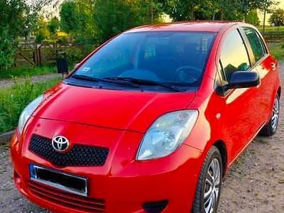 Używany Toyota Yaris 87 KM (63 kW) 2008 Czerwony Sedan/Limuzyna
