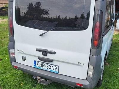 Biały Używany 2004 Opel Vivaro Minivan | 22 999 zł (Uczciwa cena)