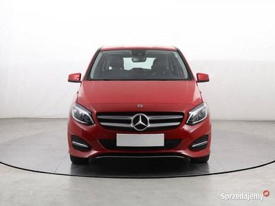 Czerwony Używany 2017 Mercedes B180 Minivan | 57 999 zł (Dobra cena)