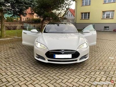 Używany Tesla Model S 235 kW (320 KM) 2015 Biały Hatchback