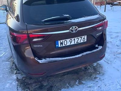 Używany Toyota Avensis 2016 Brązowy Kombi