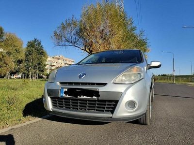 Używany Renault Clio III 75 KM (55 kW) 2012 Srebrny Hatchback
