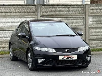 Używany Honda Civic Executive 140 KM (102 kW) 2011 Czarny Hatchback