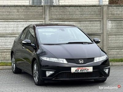 Używany Honda Civic Executive 140 KM (102 kW) 2011 Czarny Hatchback
