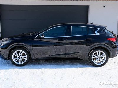 Używany Infiniti Q30 110 KM (80 kW) 2016 Fioletowy Hatchback