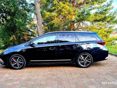 Używany Toyota Auris Hybrid 2016 Czarny Kombi