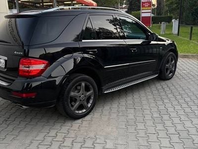 Czarny Używany 2009 Mercedes ML320 SUV | 49 000 zł