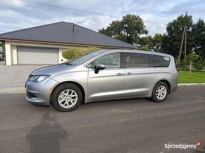 Używany Chrysler Pacifica 2017 Srebrny Minivan