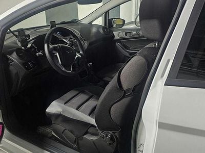 Używany Ford Fiesta 2015 Biały Hatchback