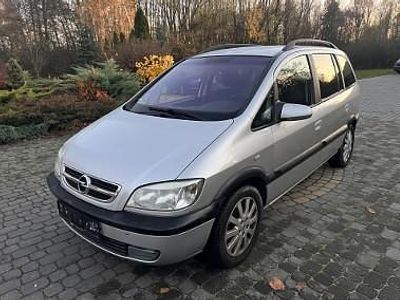 Srebrny Używany 2003 Opel Zafira Minivan | 6900 zł