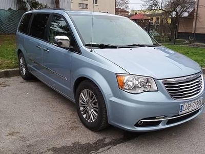 Używany 2013 Chrysler Town & Country Minivan | 43 500 zł