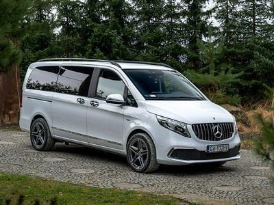 Używany Mercedes V300 239 KM (175 kW) 2022 Biały (metalik) Minivan