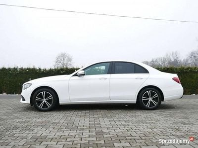 Biały Używany 2017 Mercedes E220 Sedan/Limuzyna | 89 900 zł
