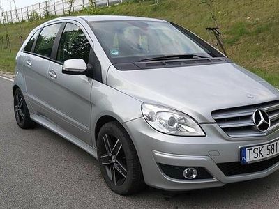 Używany Mercedes B180 2010 Srebrny Minivan