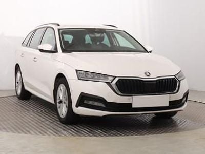 Biały Używany 2021 Skoda Octavia Kombi | 66 999 zł (Uczciwa cena)