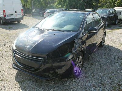 Używany Peugeot 208 120 KM (88 kW) 2014 Niebieski Hatchback