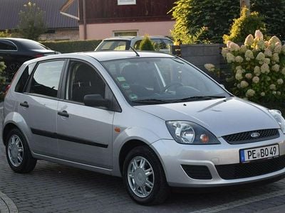Używany Ford Fiesta 80 KM (58 kW) 2006 Srebrny Hatchback