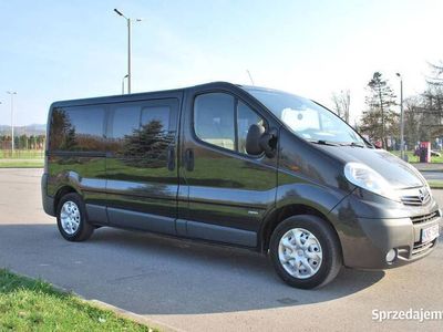 używany Opel Vivaro long 9 Osób Klima Czujniki Parkowania 2.0 Diesel