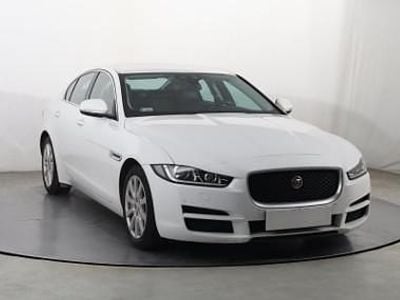 Używany Jaguar XE 180 KM (132 kW) 2016 Biały Sedan/Limuzyna
