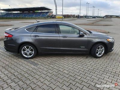 używany Ford Fusion Hybryda Plug-in Titanium 2016r. Bogato wyposażon