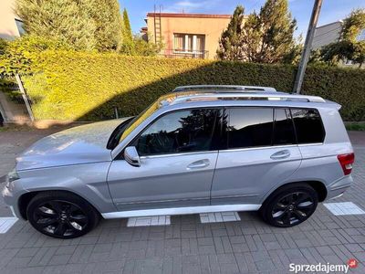 Srebrny Używany 2010 Mercedes GLK350 SUV | 43 000 zł