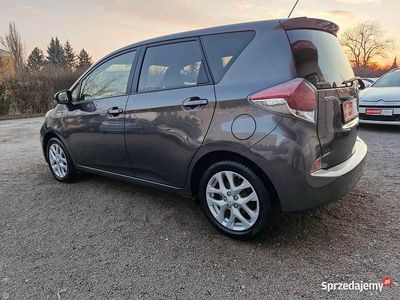 Używany Toyota Verso-S 2015 Szary Minivan