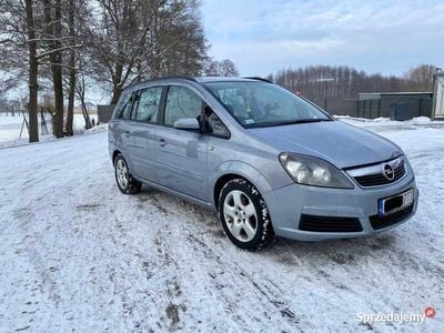 używany Opel Zafira B 1.6 benzyna 7-osobowa